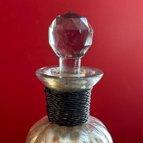 Silver and Gold Ribbed Decorative Accent Ribbed Bottle Decanter - Picture 3 of 3